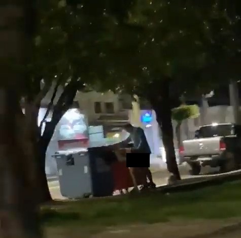 FLAGRA: Casal é flagrado fazendo sexo atrás de contêiner de lixo em Lucas do Rio Verde
