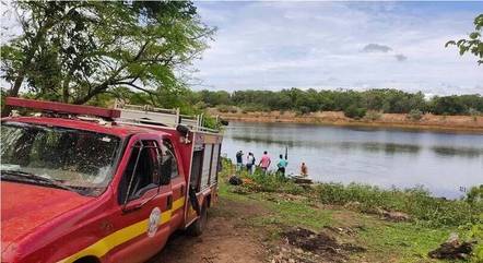 Homem pula em lago para fugir de abelhas e é atacado por piranhas