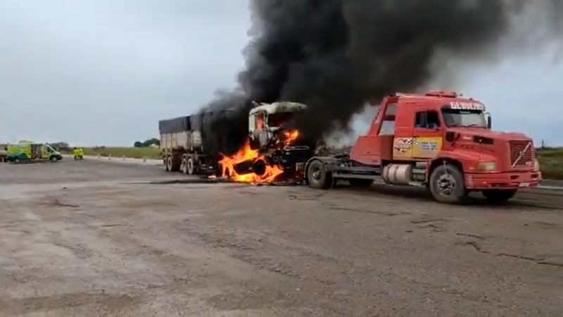 Motoristas denunciam ‘descaso’ de concessionária após caminhão ser consumido pelo fogo na BR-163