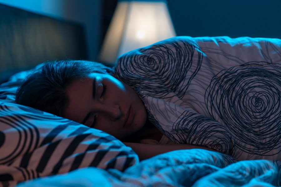 Dormir menos de 4 horas e meia por dia pode aumentar risco de demência