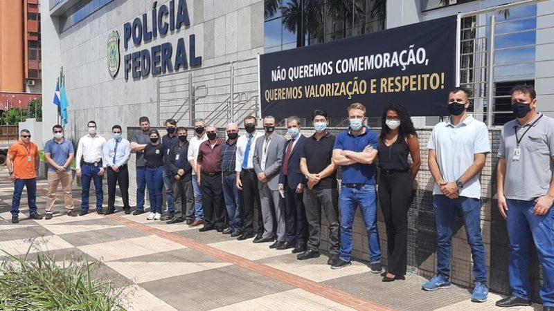 Policiais federais se dizem insatisfeitos com governo federal e protestam em MT