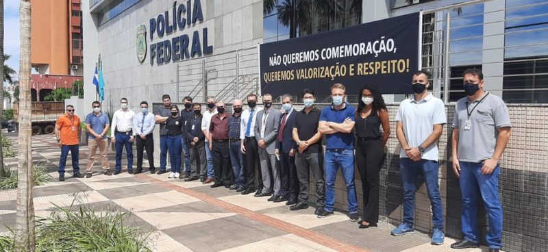 Policiais federais se dizem insatisfeitos com governo federal e protestam em MT