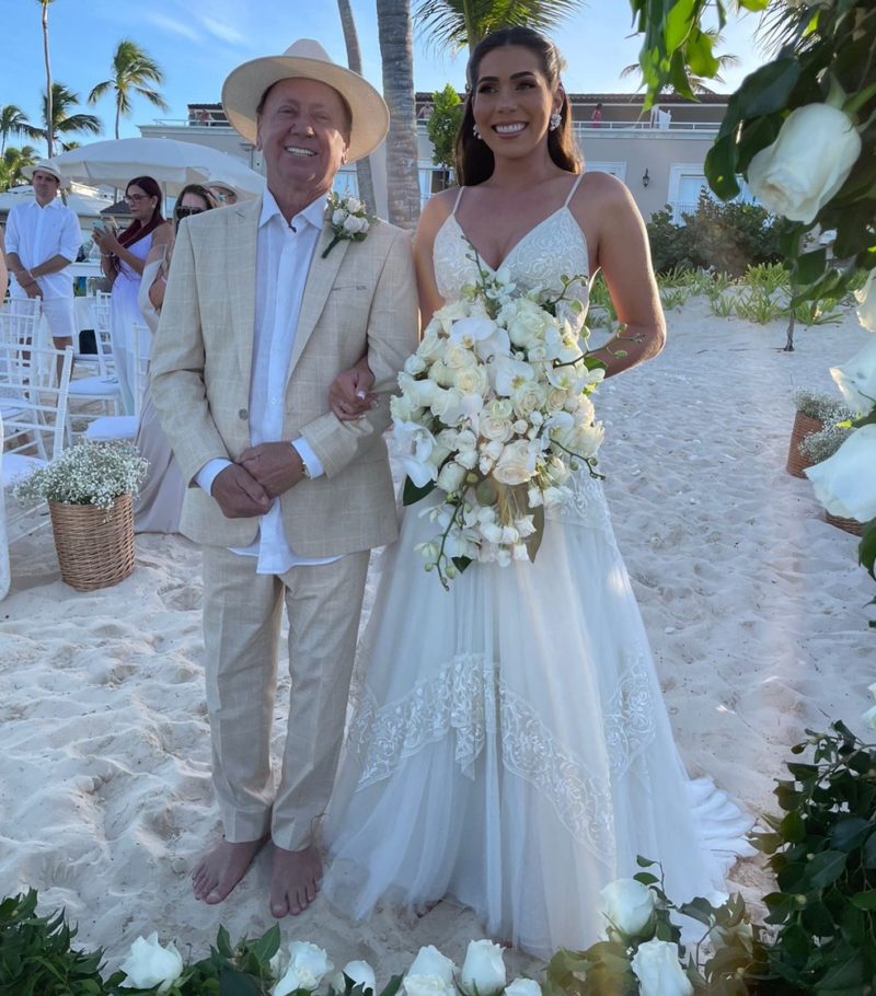 Prefeito de Sinop se casa em resort de luxo no Caribe aos 73 anos