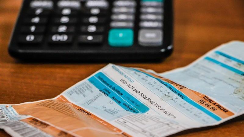 Famílias de baixa renda terão redução automática na conta de luz