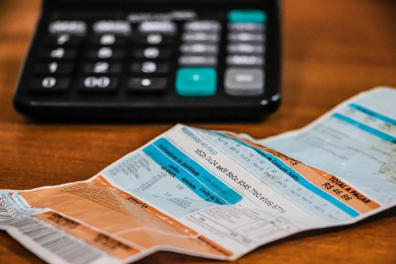 Famílias de baixa renda terão redução automática na conta de luz